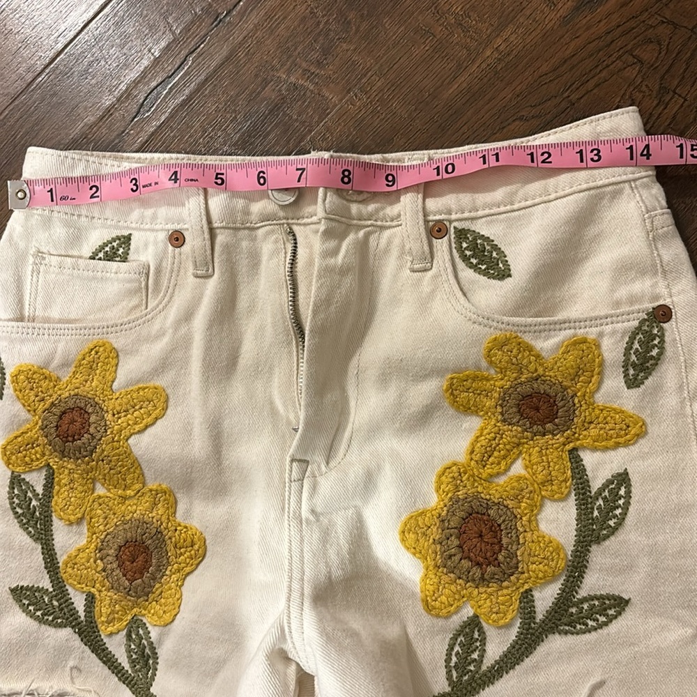 Blank NYC Women's Embroidered High Rise Denim Shorts - Picture 6 of 7